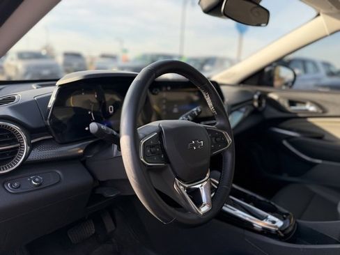 Used 2025 Chevrolet Trax ACTIV w/ Driver Confidence Package image 9