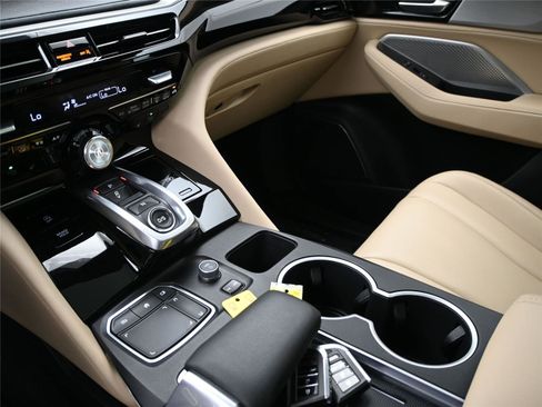Certified 2024 Acura MDX SH-AWD image 3