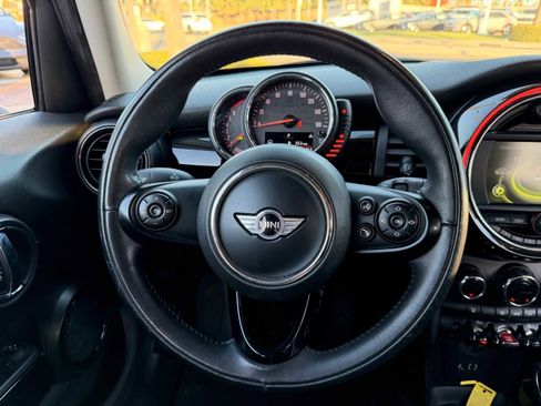 Used 2017 MINI Cooper 4-Door Hardtop image 17