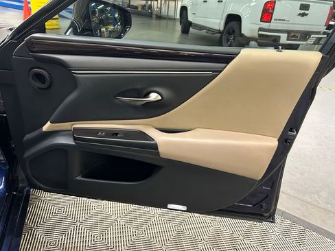 Used 2019 Lexus ES 350 w/ Premium Package FWD image 14