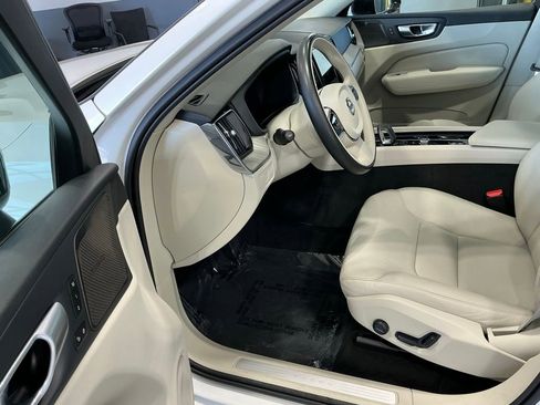 Used 2024 Volvo XC60 B5 Plus AWD/4WD image 4
