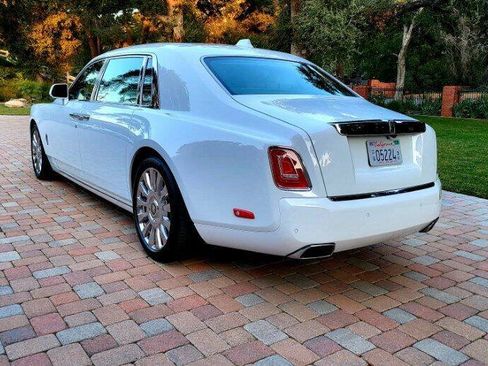 Used 2019 Rolls-Royce Phantom Extended Wheelbase RWD image 3