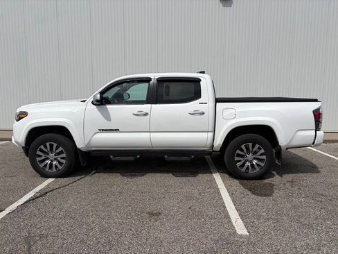 Used 2022 Toyota Tacoma Limited AWD/4WD image 2