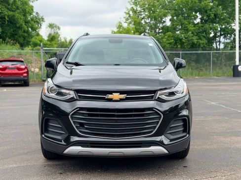 Used 2020 Chevrolet Trax LT w/ LT Convenience Package AWD/4WD image 3
