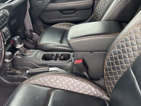 Used 2021 Jeep Wrangler Unlimited Sahara AWD/4WD image 19