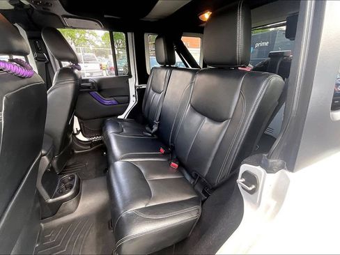 Used 2015 Jeep Wrangler Unlimited Sahara w/ Connectivity Group AWD/4WD image 25
