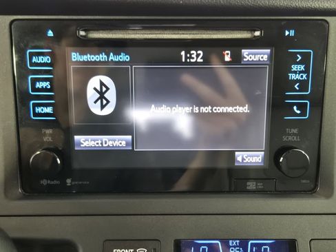 Used 2015 Toyota Sienna XLE w/ XLE Navigation Package image 17