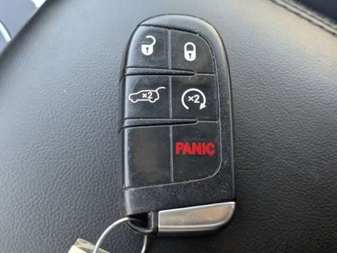 Used 2019 Jeep Grand Cherokee Limited image 25