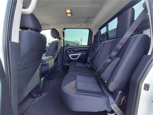 Used 2017 Nissan Titan SV image 9