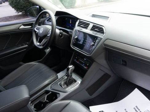 Used 2022 Volkswagen Tiguan SE FWD image 14