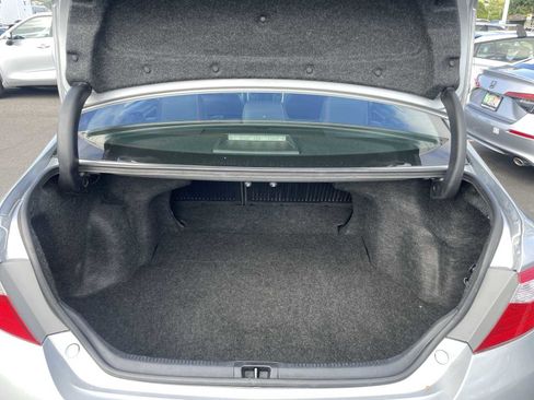 Used 2017 Toyota Camry SE image 19