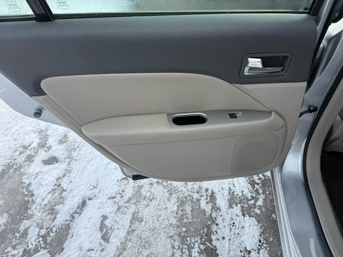 Used 2010 Ford Fusion SEL image 16