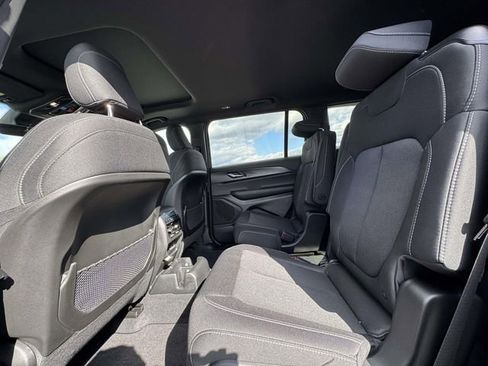 New 2025 Jeep Grand Cherokee L Laredo w/ Luxury Tech Group I image 17