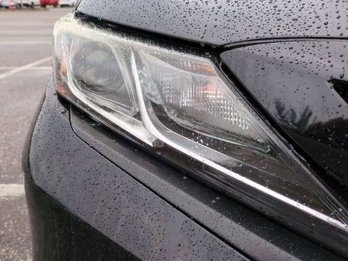 Used 2019 Toyota Camry SE FWD image 10