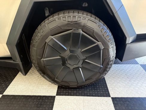 Used 2024 Tesla Cybertruck AWD Crew Cab image 12