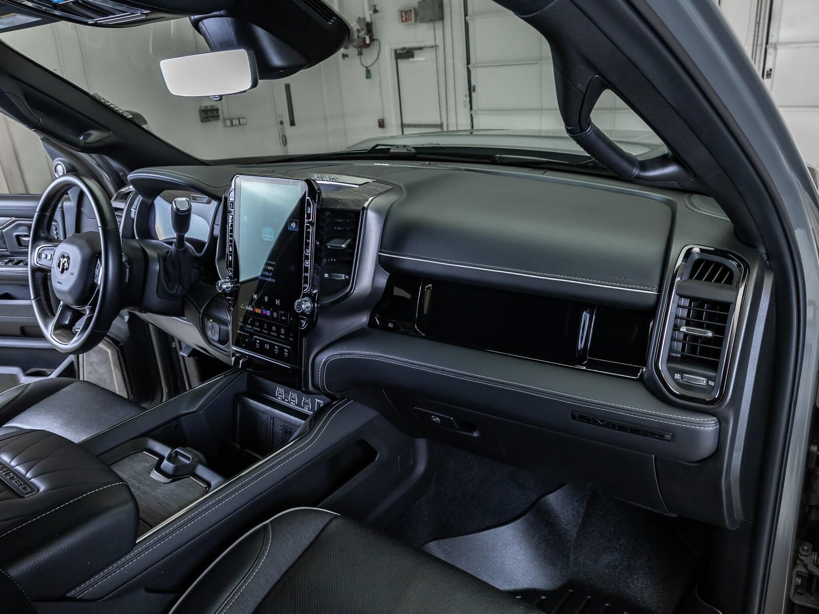Used 2026 RAM 2500 Limited AWD/4WD image 17