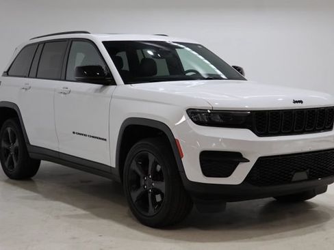 Used 2023 Jeep Grand Cherokee Altitude AWD/4WD image 1