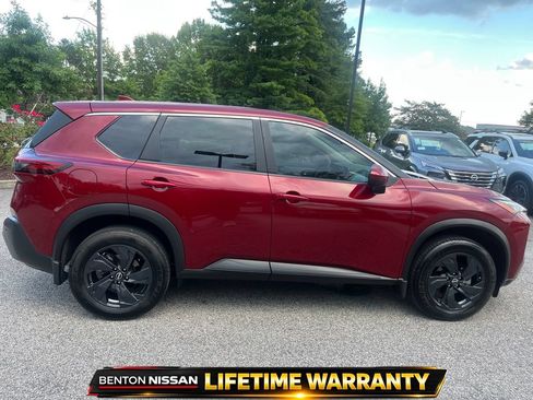 Used 2023 Nissan Rogue SV FWD image 8