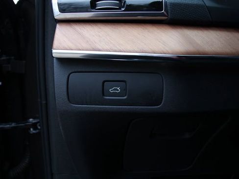 Used 2023 Volvo XC90 B6 Plus image 16