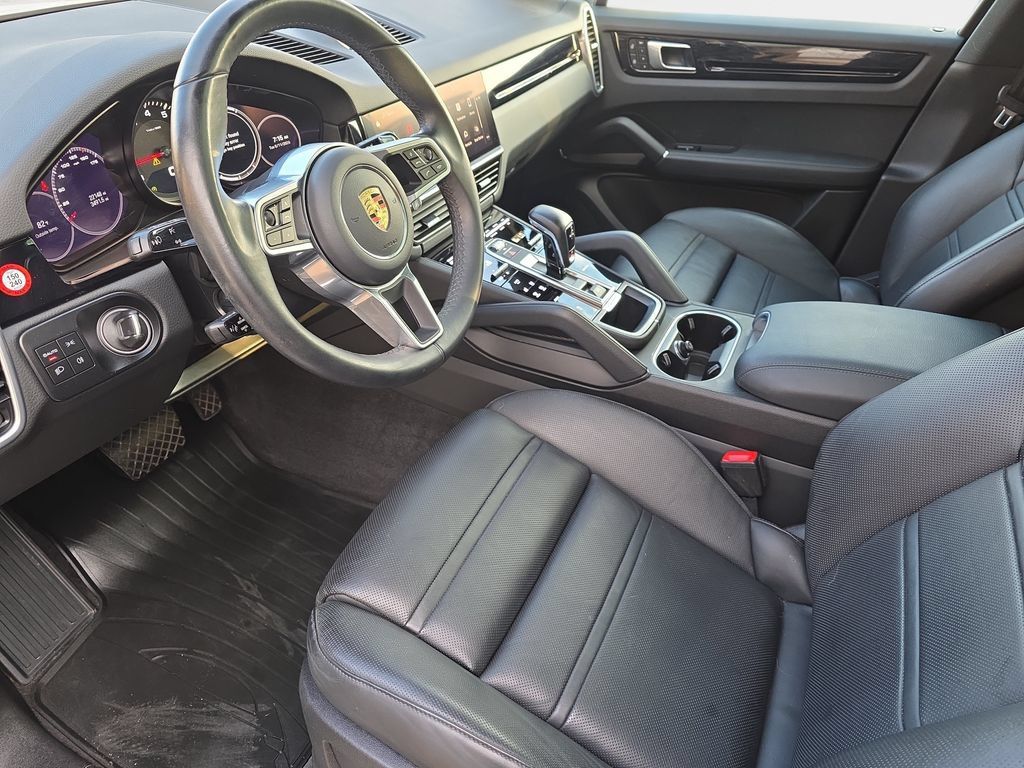 Used 2023 Porsche Cayenne AWD/4WD image 19