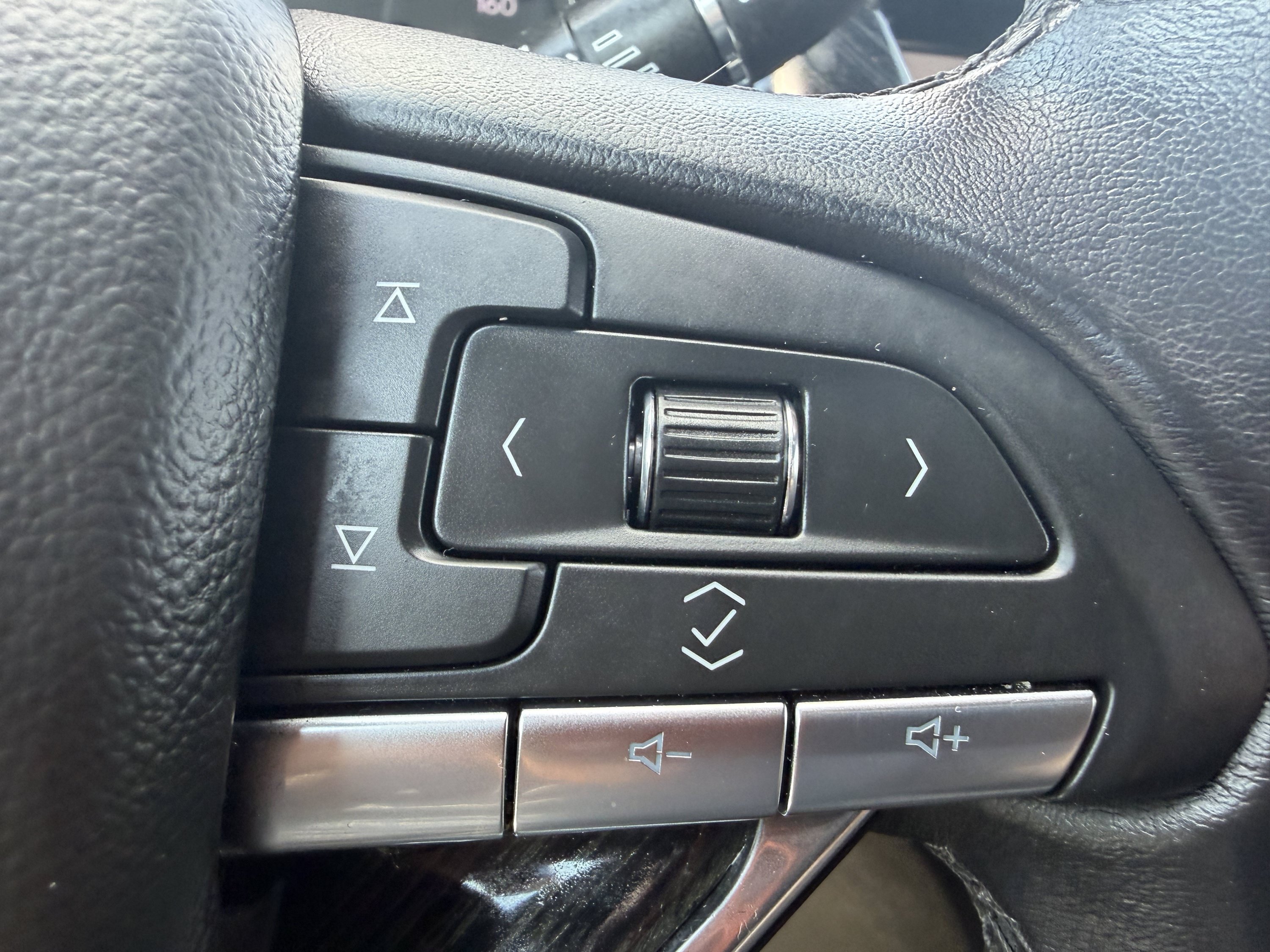 Used 2024 Cadillac XT6 Premium Luxury w/ Technology Package AWD/4WD image 38