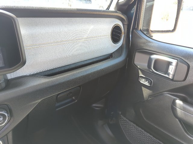 Certified 2025 Jeep Gladiator Sport AWD/4WD image 8
