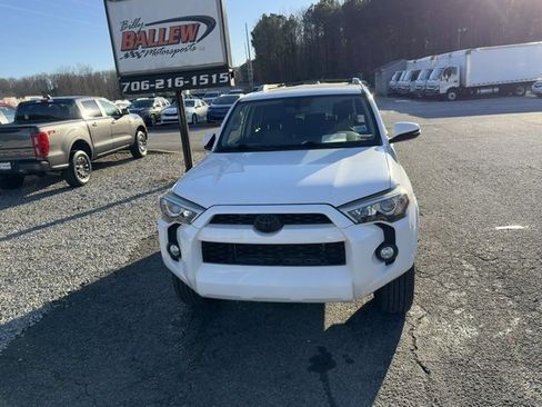 Used 2017 Toyota 4Runner SR5 Premium image 2