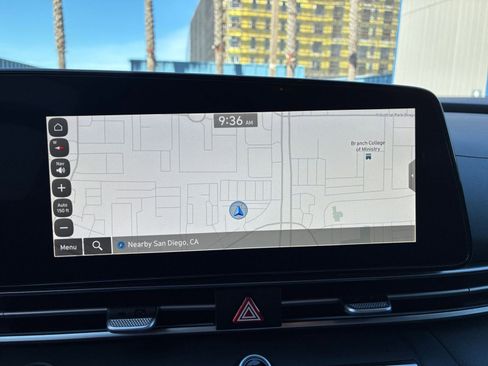 Used 2025 Hyundai Elantra Limited image 20