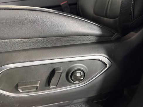 Used 2025 Jeep Wagoneer 4WD image 25