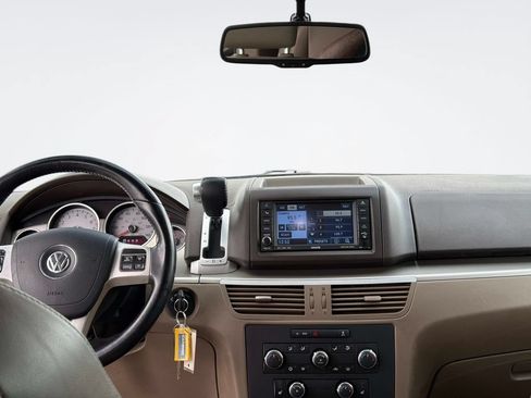 Used 2011 Volkswagen Routan SE FWD image 14