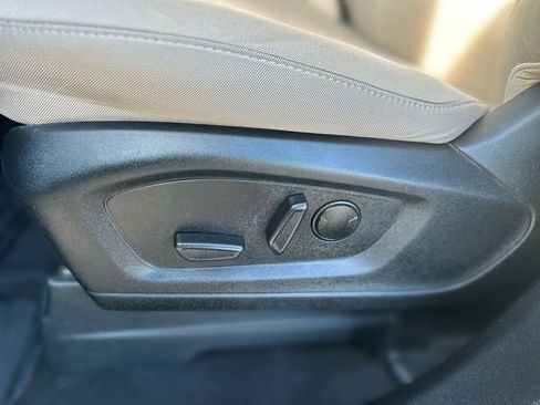 Used 2023 Ford Explorer XLT image 14