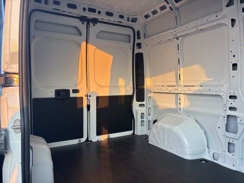 Used 2025 RAM ProMaster 2500 w/ Premium Convenience Group FWD image 11