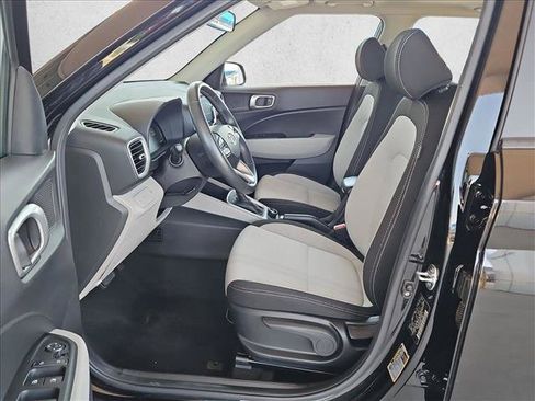 Used 2025 Hyundai Venue SEL FWD image 16
