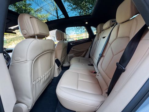 Used 2020 Porsche Macan image 10