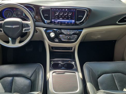 Used 2021 Chrysler Pacifica Limited w/ Uconnect Theater Family Group AWD/4WD image 15