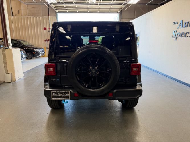 Used 2024 Jeep Wrangler Unlimited Sahara w/ Technology Group AWD/4WD image 4