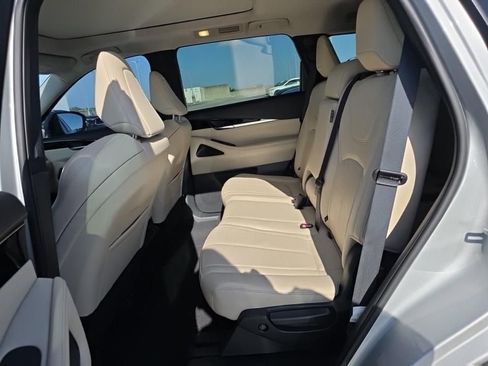 Used 2023 INFINITI QX60 Pure image 15