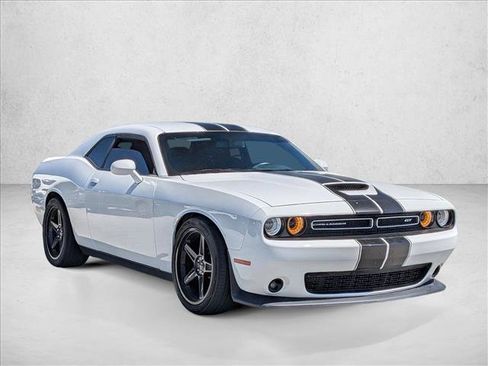 Used 2022 Dodge Challenger GT RWD image 3
