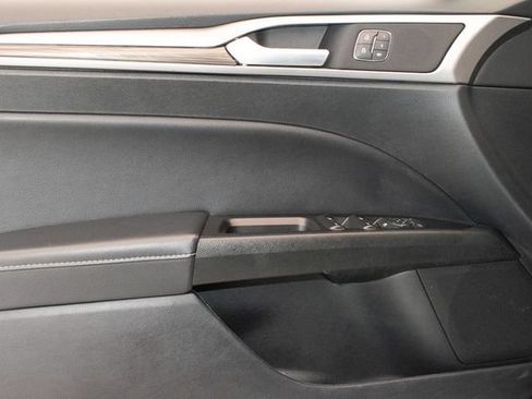 Used 2018 Ford Fusion SE w/ Fusion SE Technology Package FWD image 20