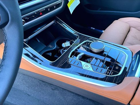 New 2026 BMW X5 xDrive40i w/ Climate Comfort Package image 8