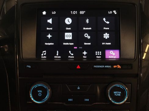 Used 2017 Ford Explorer XLT w/ Equipment Group 202A AWD/4WD image 25