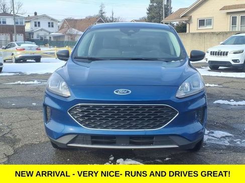 Used 2022 Ford Escape SE w/ Cold Weather Package image 2