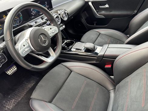 Used 2020 Mercedes-Benz CLA 250 image 4