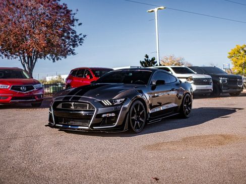 Used 2022 Ford Mustang Shelby GT500 w/ Carbon Fiber Track Pack image 3