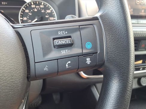 Used 2023 Nissan Rogue SV image 24