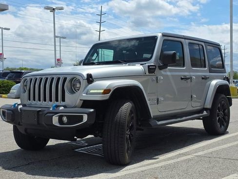 Used 2023 Jeep Wrangler Unlimited Sahara AWD/4WD image 11
