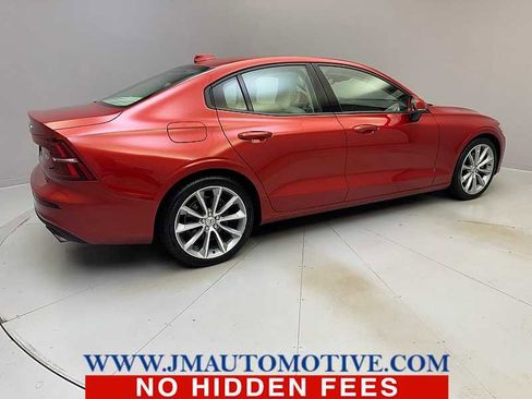 Used 2020 Volvo S60 T5 Momentum image 5