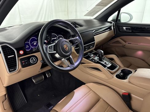 Used 2023 Porsche Cayenne S AWD/4WD image 4