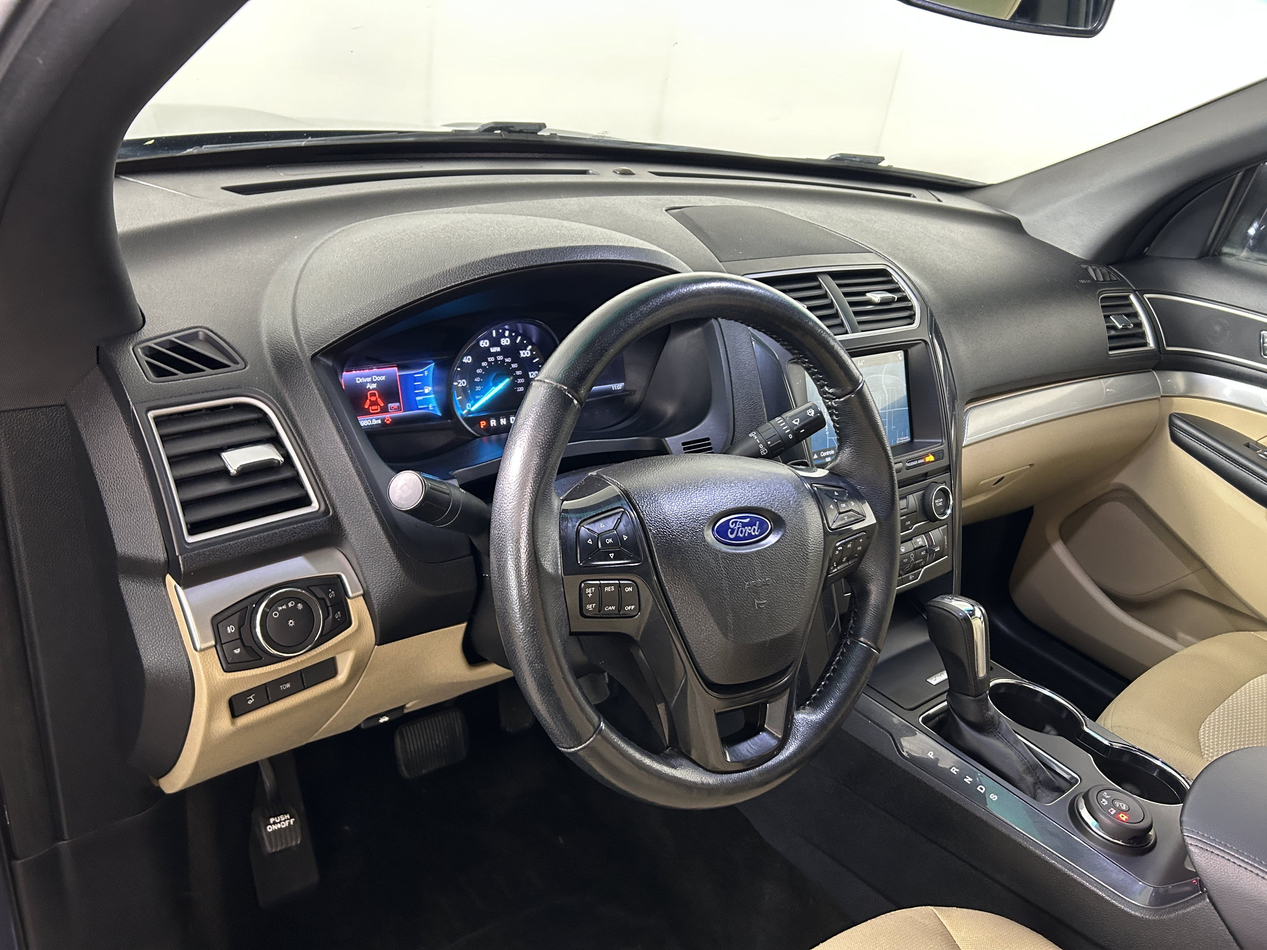 Used 2017 Ford Explorer XLT w/ Equipment Group 201A AWD/4WD image 13