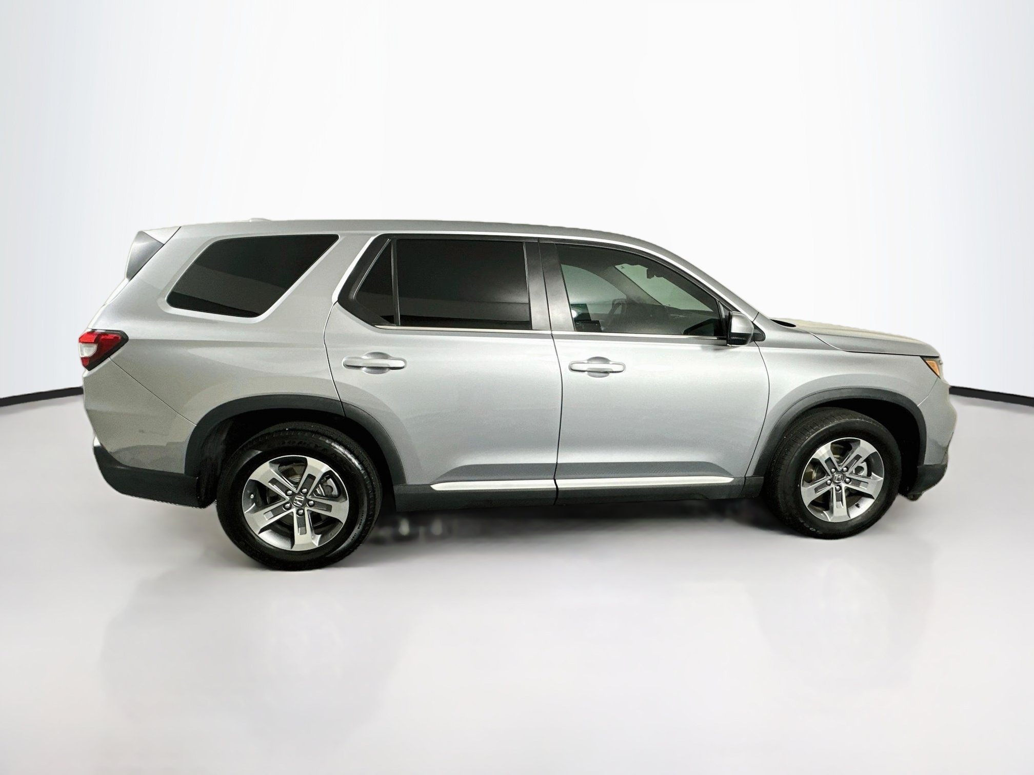 Used 2025 Honda Pilot EX-L image 10